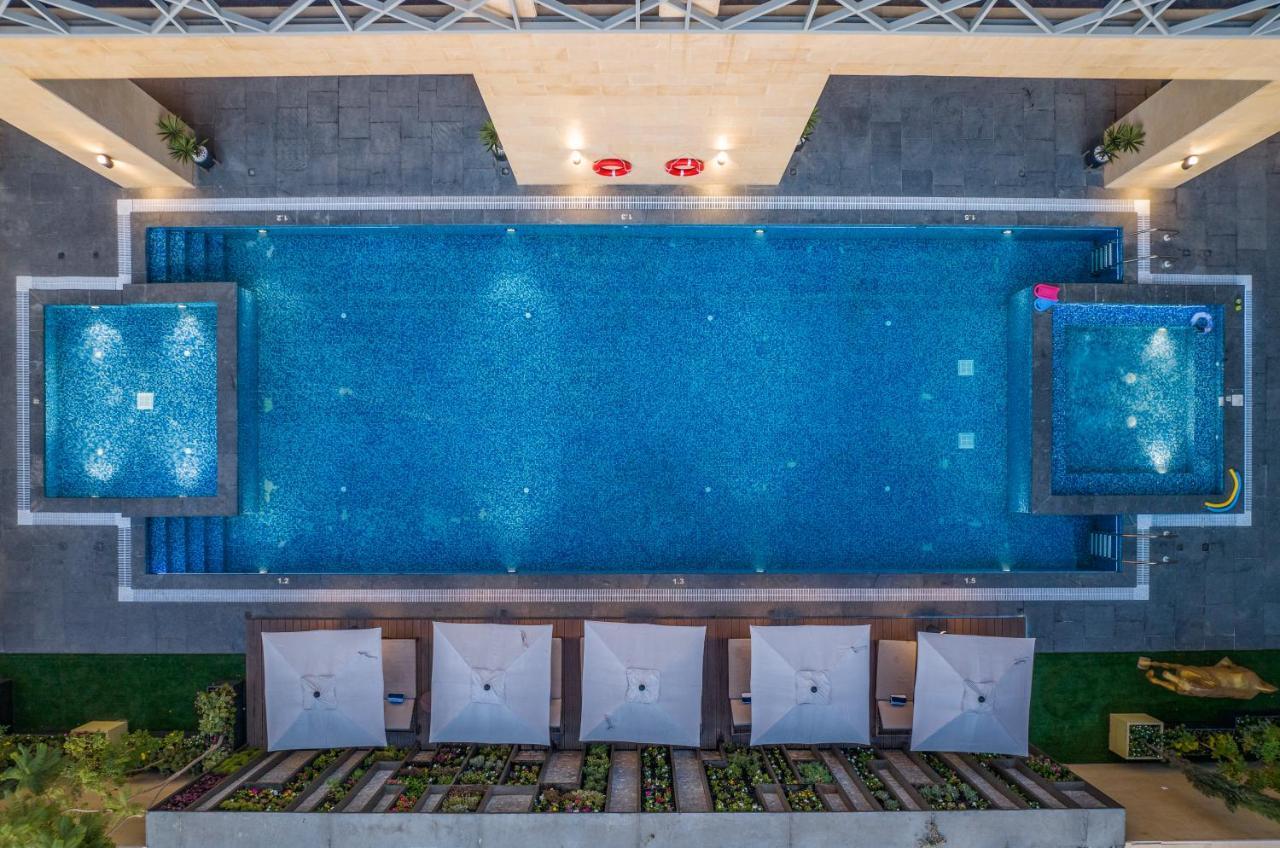Aparthotel Citadines Abha Extérieur photo The swimming pool at the hotel