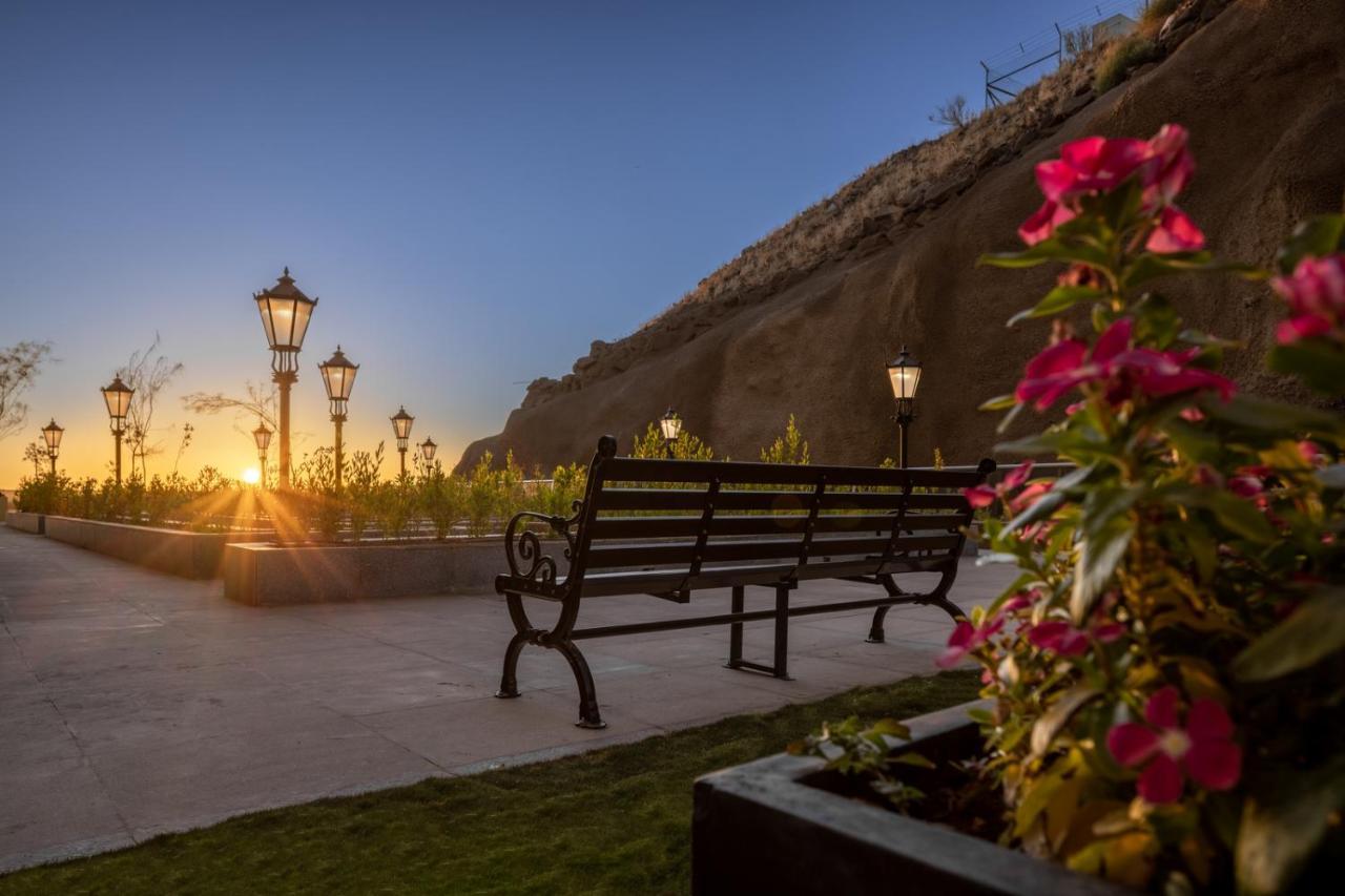Aparthotel Citadines Abha Extérieur photo Sunset at the Fort