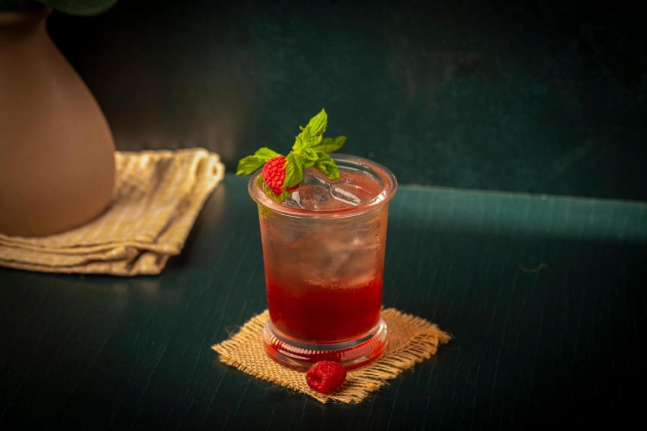 Aparthotel Citadines Abha Extérieur photo A strawberry basil smash